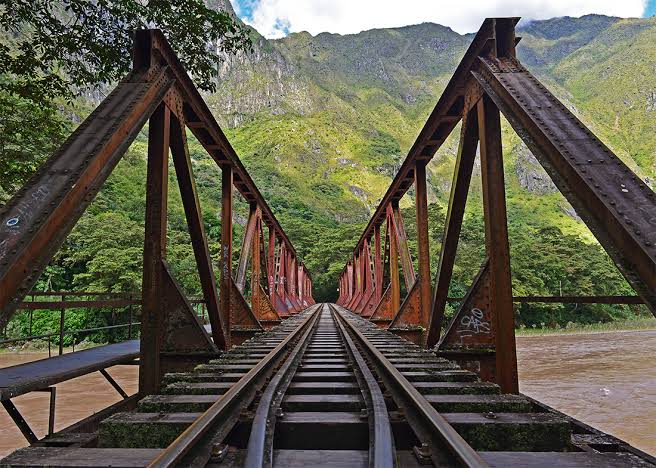 Day 1 : CUSCO- AGUAS CALIENTES (TOWN OF MACHU PICCHU)